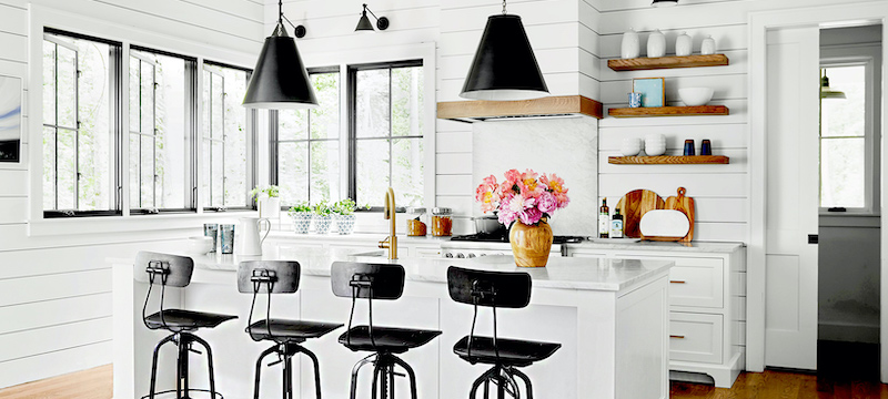 white-kitchen-island-black-stools-4882a708