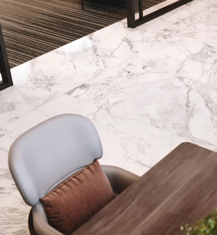 24 x 24 La Marca Arabescato Honed Tuile en Porcelaine Rectifiée
