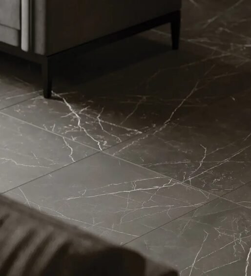 24 x 24 La Marca Nero Venato Tuile en Porcelaine Polie Rectifiée
